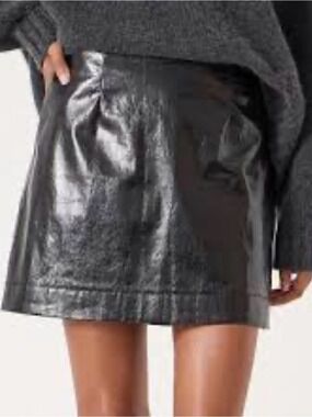 BLACK FAUX LEATHER MINI SKIRT, LINED, SHINY, DECORATIVE ZIP AT REAR WOMENS SZ 12